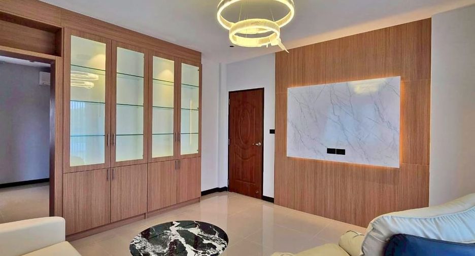 Villa zum Kauf mit 5 Zimmer in Bang Lamung, Chonburi