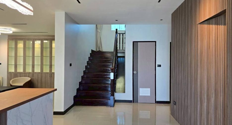Villa zum Kauf mit 5 Zimmer in Bang Lamung, Chonburi