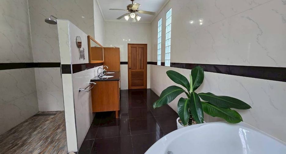For rent そして for sale 5 ベッドルーム villa in Bang Lamung, Chonburi
