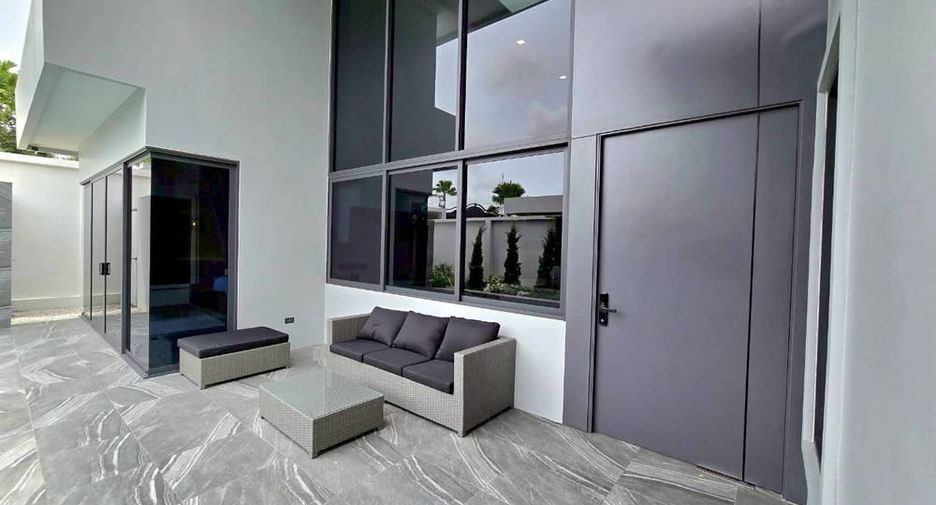 For sale 3 bedrooms villa in Bang Lamung, Chonburi