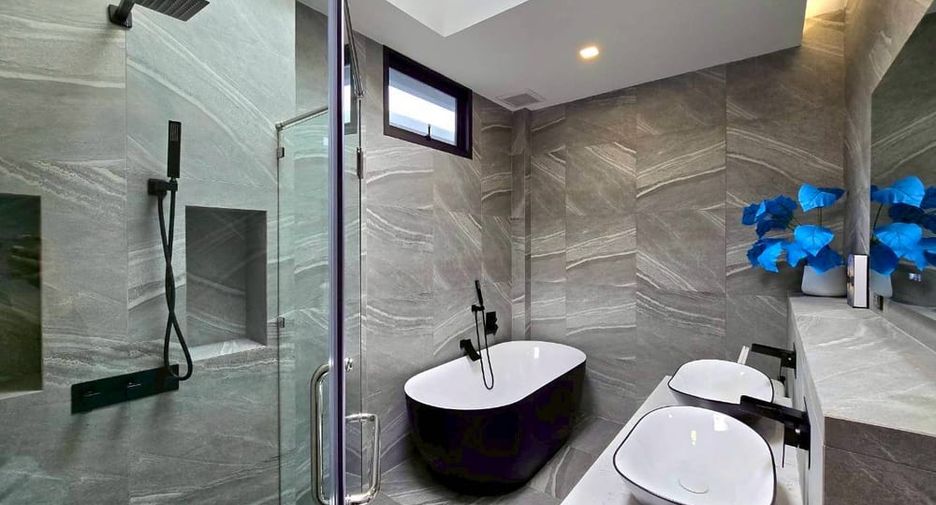 For sale 3 bedrooms villa in Bang Lamung, Chonburi