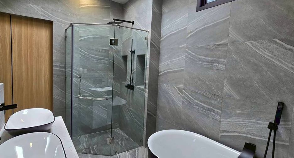 For sale 3 bedrooms villa in Bang Lamung, Chonburi