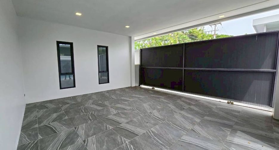 For sale 3 bedrooms villa in Bang Lamung, Chonburi