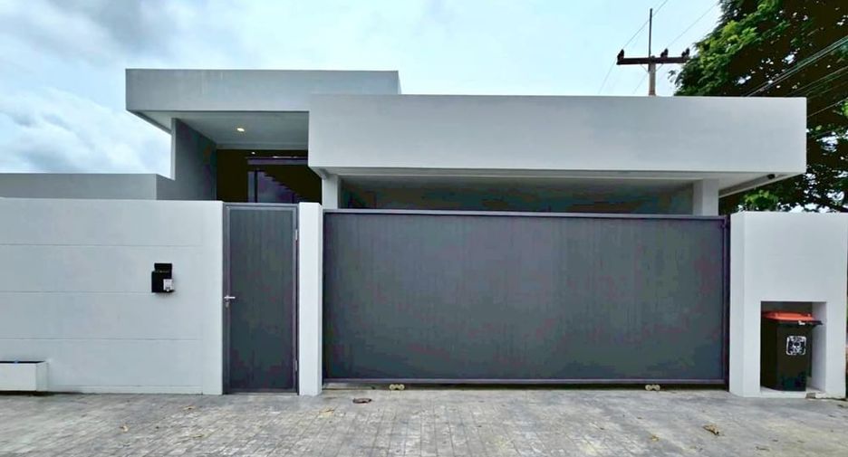 For sale 3 bedrooms villa in Bang Lamung, Chonburi