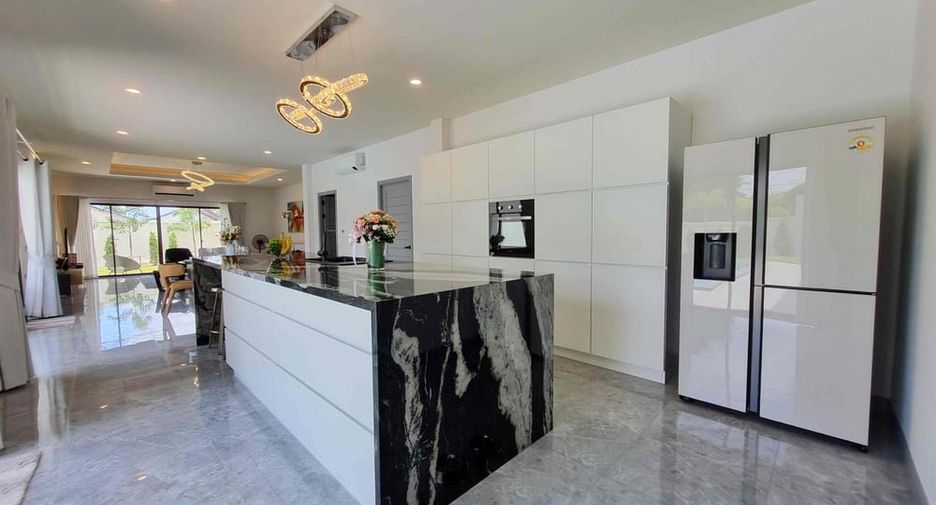 Villa zum Kauf mit 4 Zimmer in Huay Yai, Pattaya