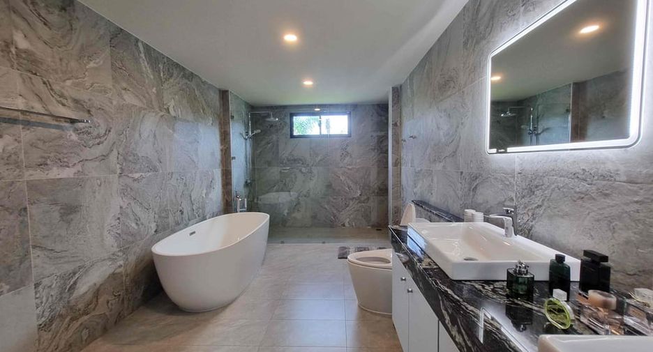 Villa zum Kauf mit 4 Zimmer in Huay Yai, Pattaya