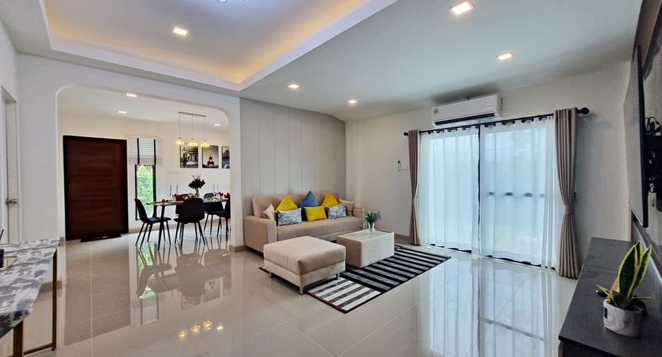 Casa en alquiler de 3 habitaciones en Bang Lamung, Chonburi