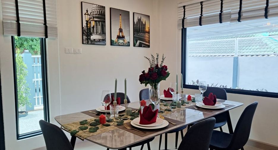 Casa en alquiler de 3 habitaciones en Bang Lamung, Chonburi