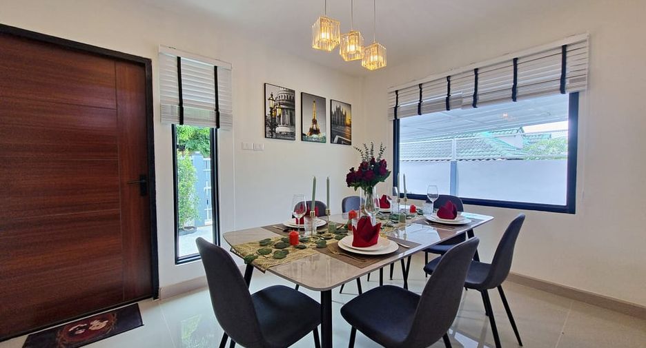 Casa en alquiler de 3 habitaciones en Bang Lamung, Chonburi