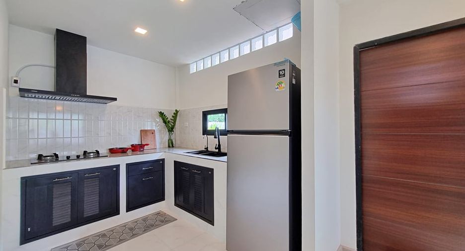 Casa en alquiler de 3 habitaciones en Bang Lamung, Chonburi