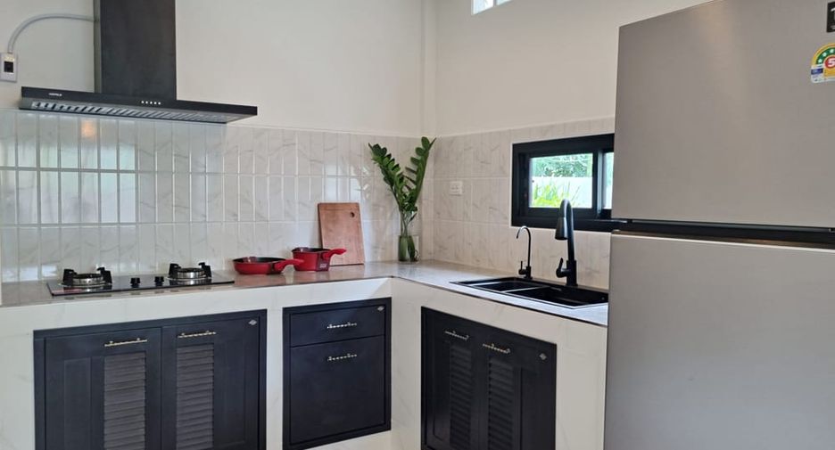Casa en alquiler de 3 habitaciones en Bang Lamung, Chonburi