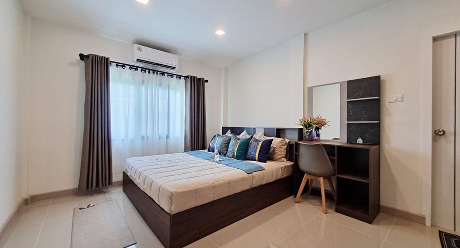 Casa en alquiler de 3 habitaciones en Bang Lamung, Chonburi