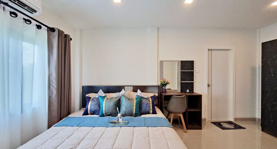 Casa en alquiler de 3 habitaciones en Bang Lamung, Chonburi
