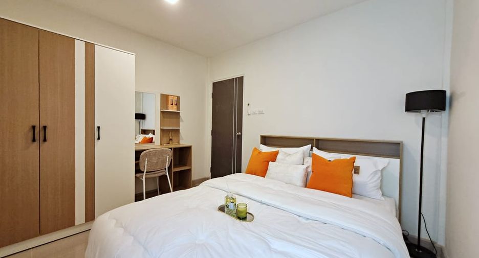 Casa en alquiler de 3 habitaciones en Bang Lamung, Chonburi