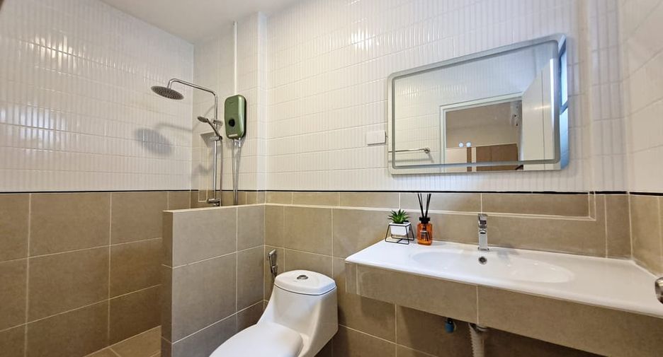 Casa en alquiler de 3 habitaciones en Bang Lamung, Chonburi