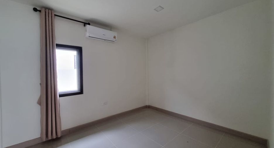 Casa en alquiler de 3 habitaciones en Bang Lamung, Chonburi