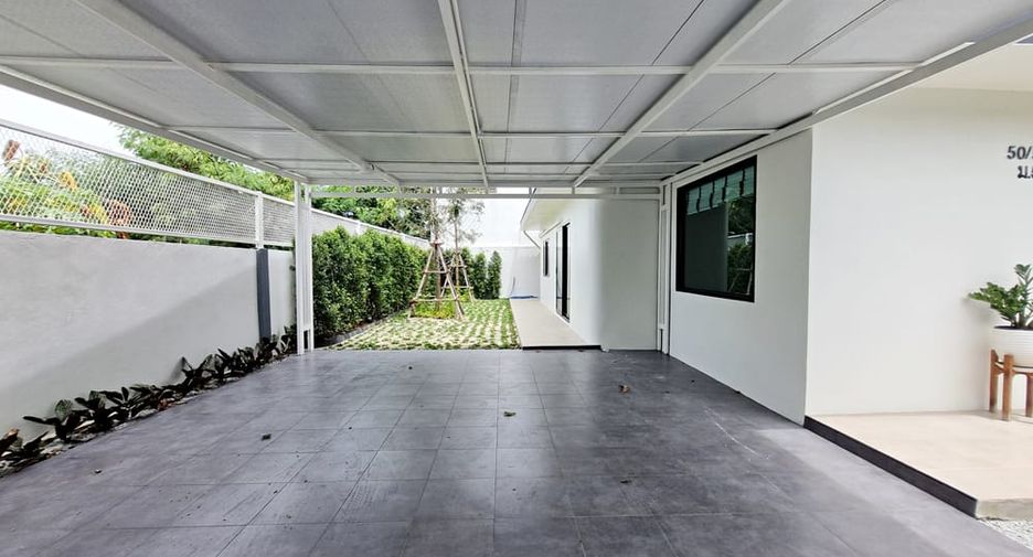 Casa en alquiler de 3 habitaciones en Bang Lamung, Chonburi