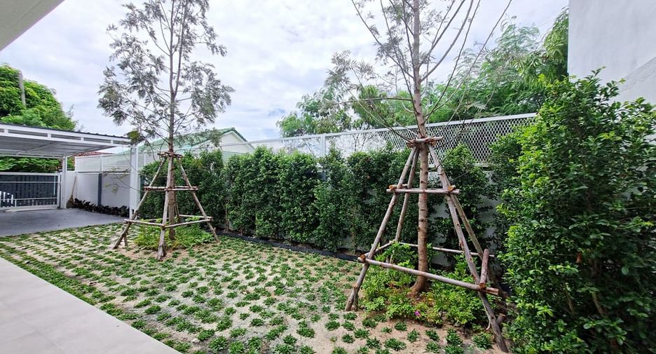 Casa en alquiler de 3 habitaciones en Bang Lamung, Chonburi