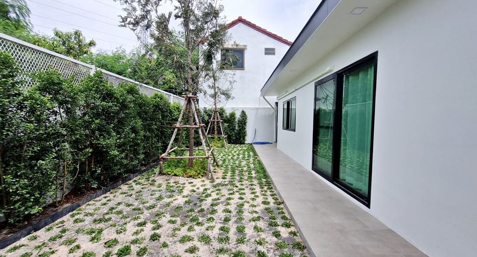 Casa en alquiler de 3 habitaciones en Bang Lamung, Chonburi