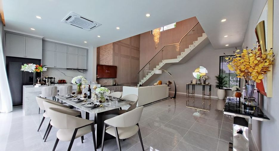 For rent and for sale 4 bedrooms villa in Huay Yai, Pattaya