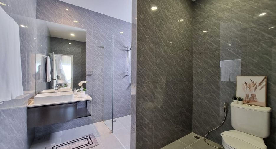 For rent and for sale 4 bedrooms villa in Huay Yai, Pattaya
