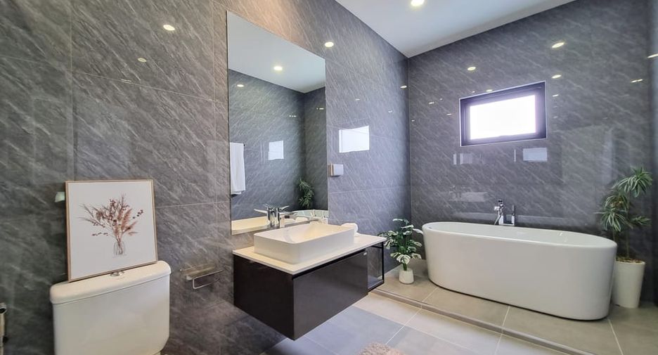 For rent and for sale 4 bedrooms villa in Huay Yai, Pattaya
