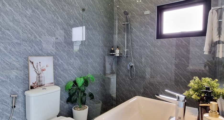 For rent and for sale 4 bedrooms villa in Huay Yai, Pattaya