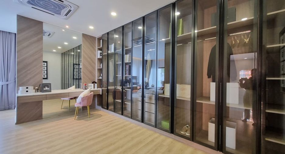 For rent and for sale 4 bedrooms villa in Huay Yai, Pattaya