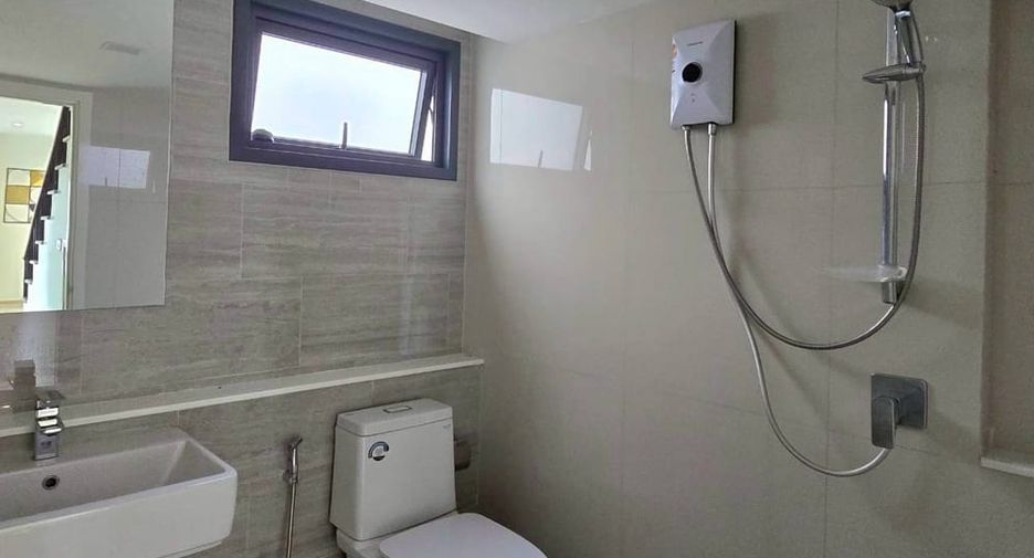 For rent 4 bedrooms house in Bang Lamung, Chonburi