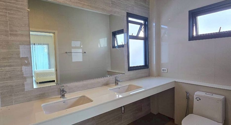 For rent 4 bedrooms house in Bang Lamung, Chonburi