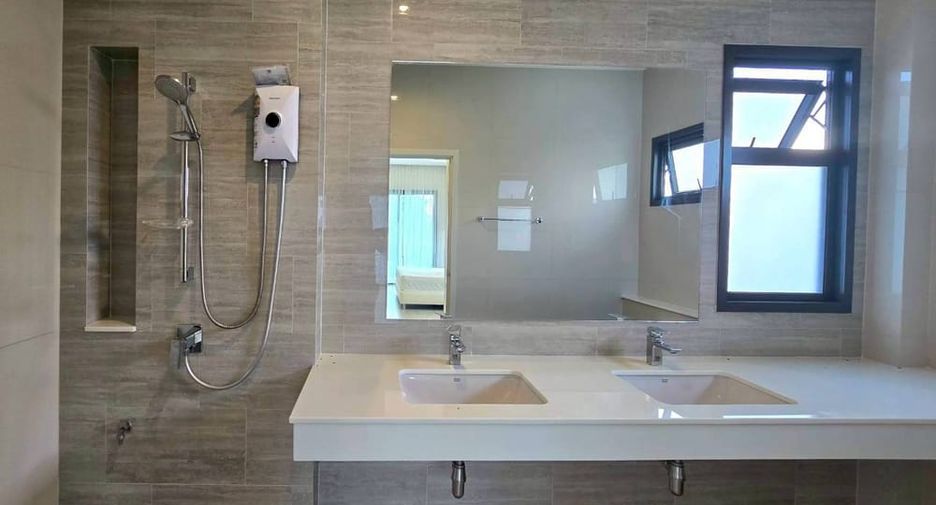 For rent 4 bedrooms house in Bang Lamung, Chonburi
