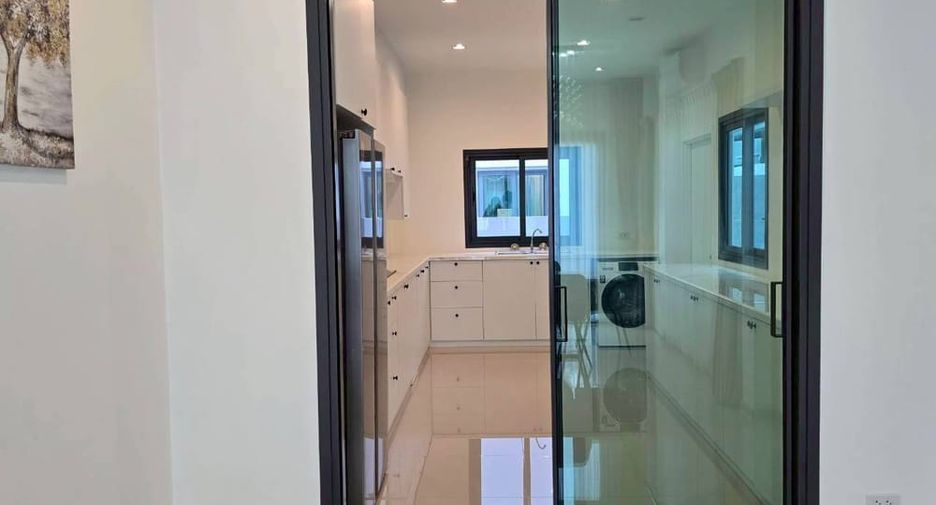 For rent 4 bedrooms house in Bang Lamung, Chonburi