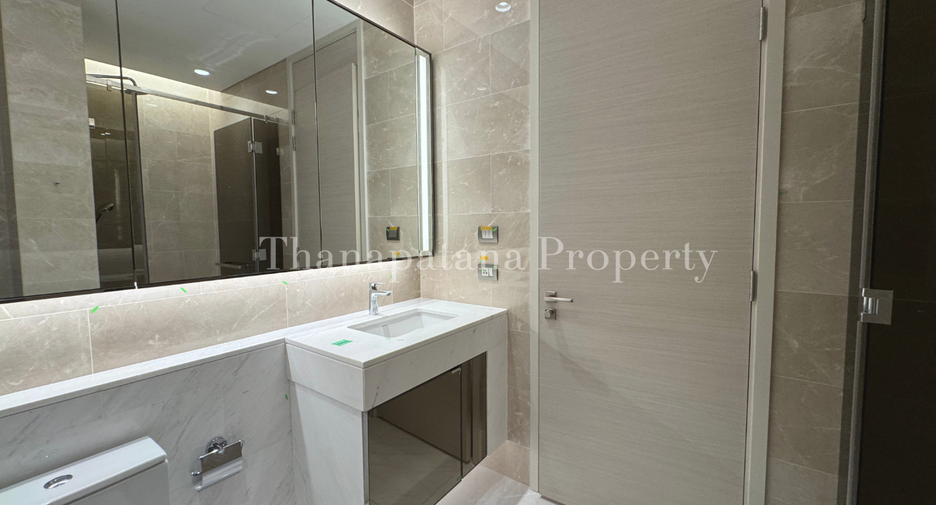 For rent and for sale 2 bedrooms condo in Pathum Wan, Bangkok