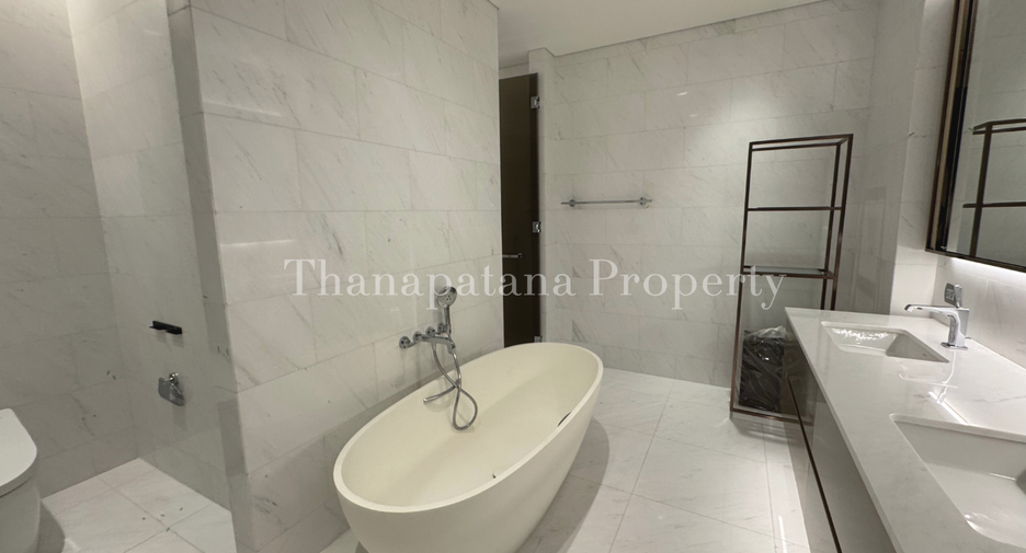 For rent and for sale 2 bedrooms condo in Pathum Wan, Bangkok