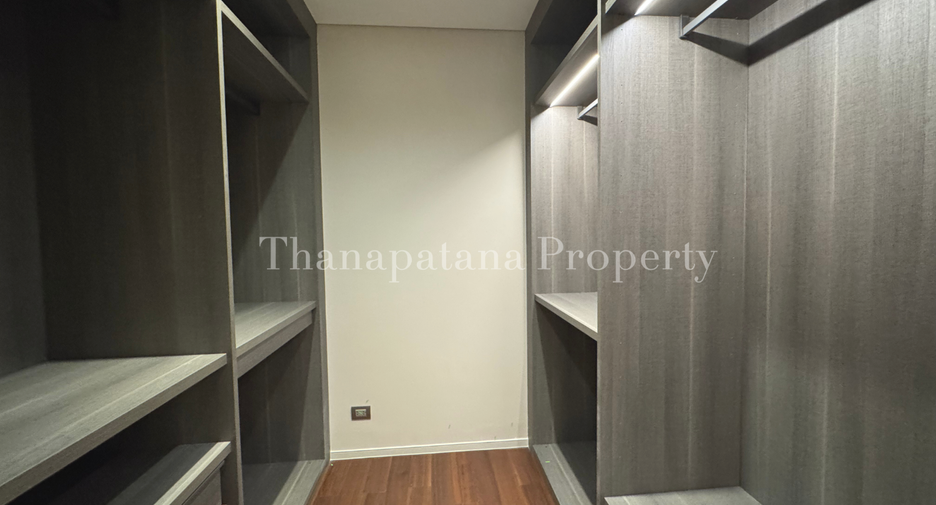 For rent and for sale 2 bedrooms condo in Pathum Wan, Bangkok