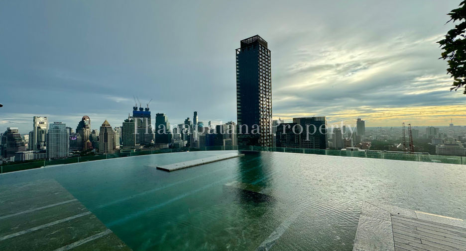 For rent and for sale 2 bedrooms condo in Pathum Wan, Bangkok