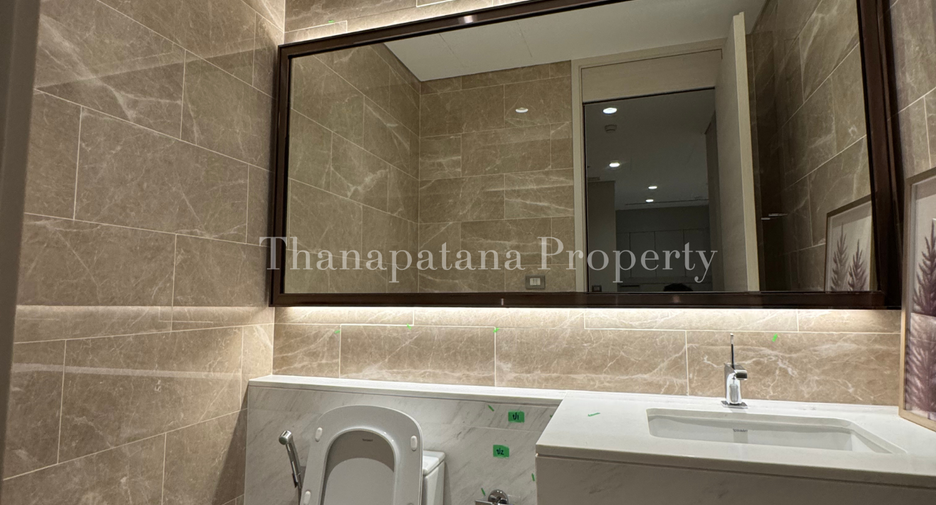 For rent and for sale 2 bedrooms condo in Pathum Wan, Bangkok