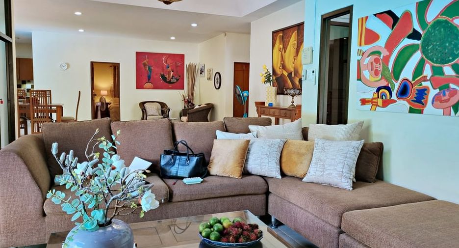 For sale 4 bedrooms villa in Bang Lamung, Chonburi