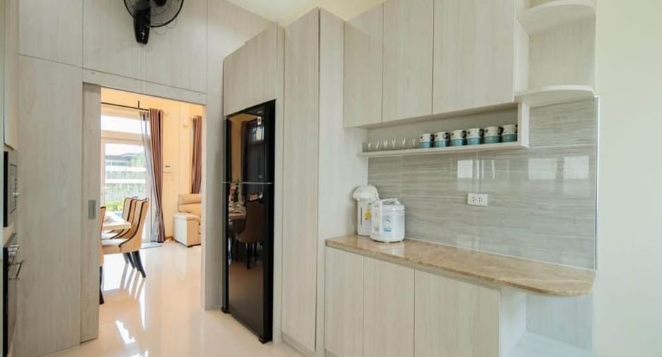 For rent 6 bedrooms villa in Bang Lamung, Chonburi