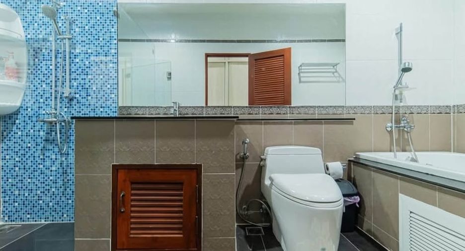 For rent 6 bedrooms villa in Bang Lamung, Chonburi