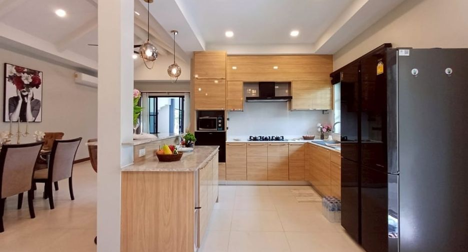 Villa zum Kauf mit 3 Zimmer in Bang Lamung, Chonburi