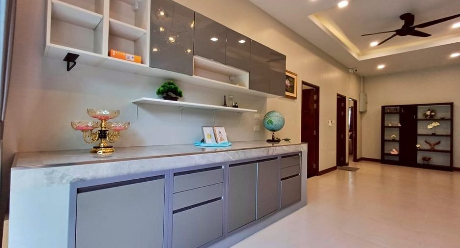 Villa zum Kauf mit 3 Zimmer in Bang Lamung, Chonburi