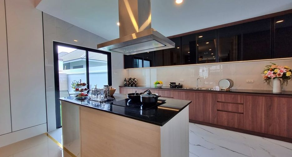 For sale 3 bedrooms villa in Bang Lamung, Chonburi