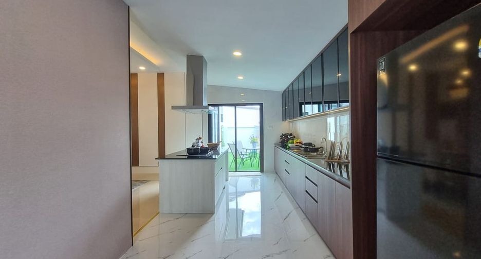 For sale 3 bedrooms villa in Bang Lamung, Chonburi