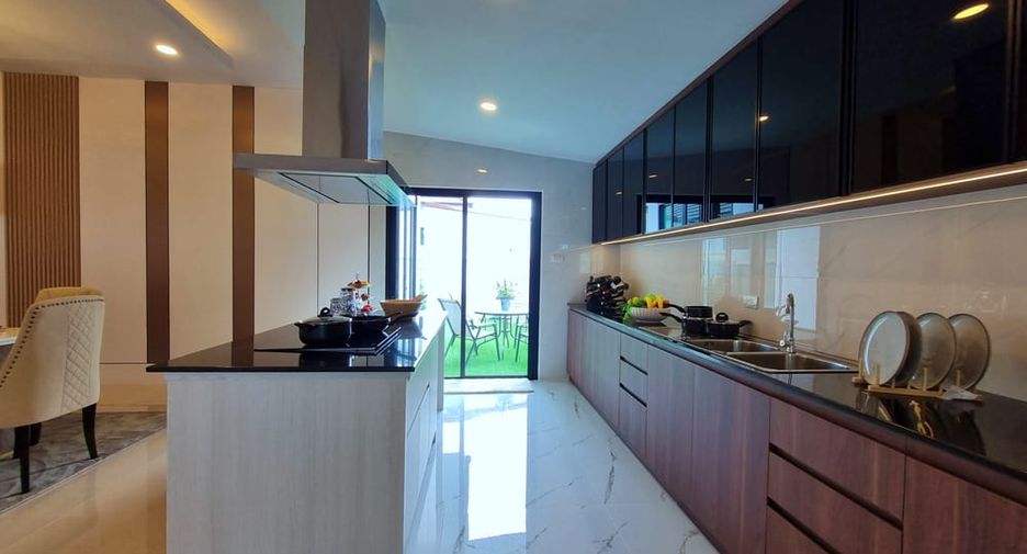 For sale 3 bedrooms villa in Bang Lamung, Chonburi
