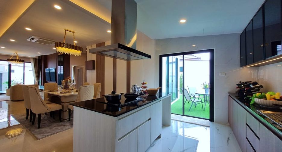 For sale 3 bedrooms villa in Bang Lamung, Chonburi