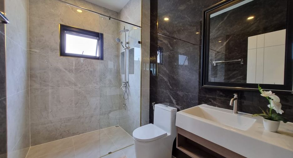 For sale 3 bedrooms villa in Bang Lamung, Chonburi