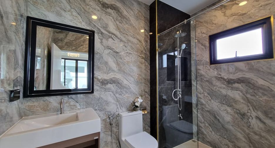 For sale 3 bedrooms villa in Bang Lamung, Chonburi