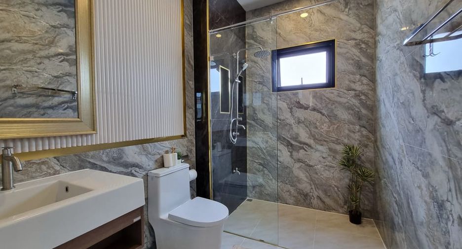 For sale 3 bedrooms villa in Bang Lamung, Chonburi