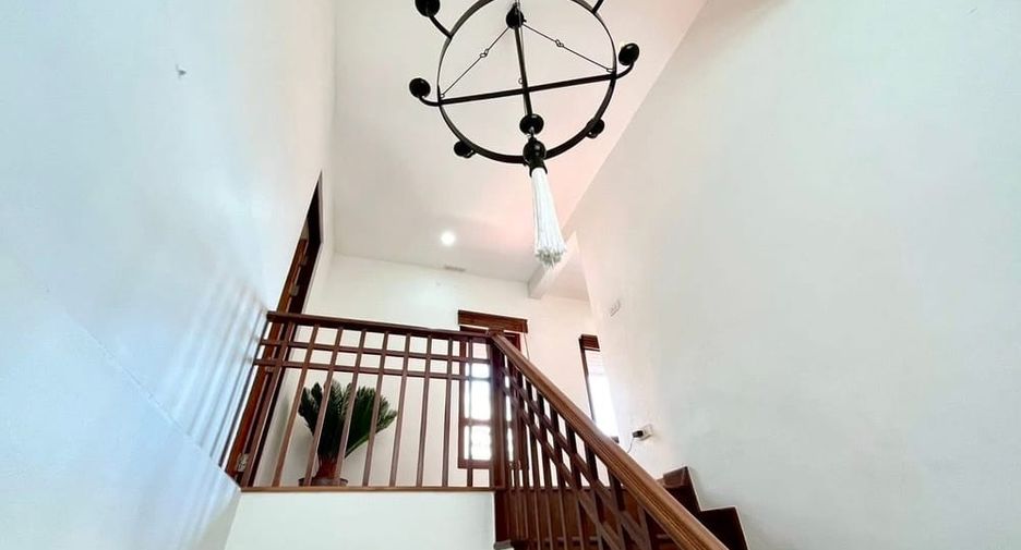 Villa zur Miete und zum Kauf mit 4 Zimmer in Bang Lamung, Chonburi